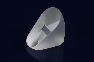 藍(lán)寶石玻璃與其他玻璃材料的區(qū)別？